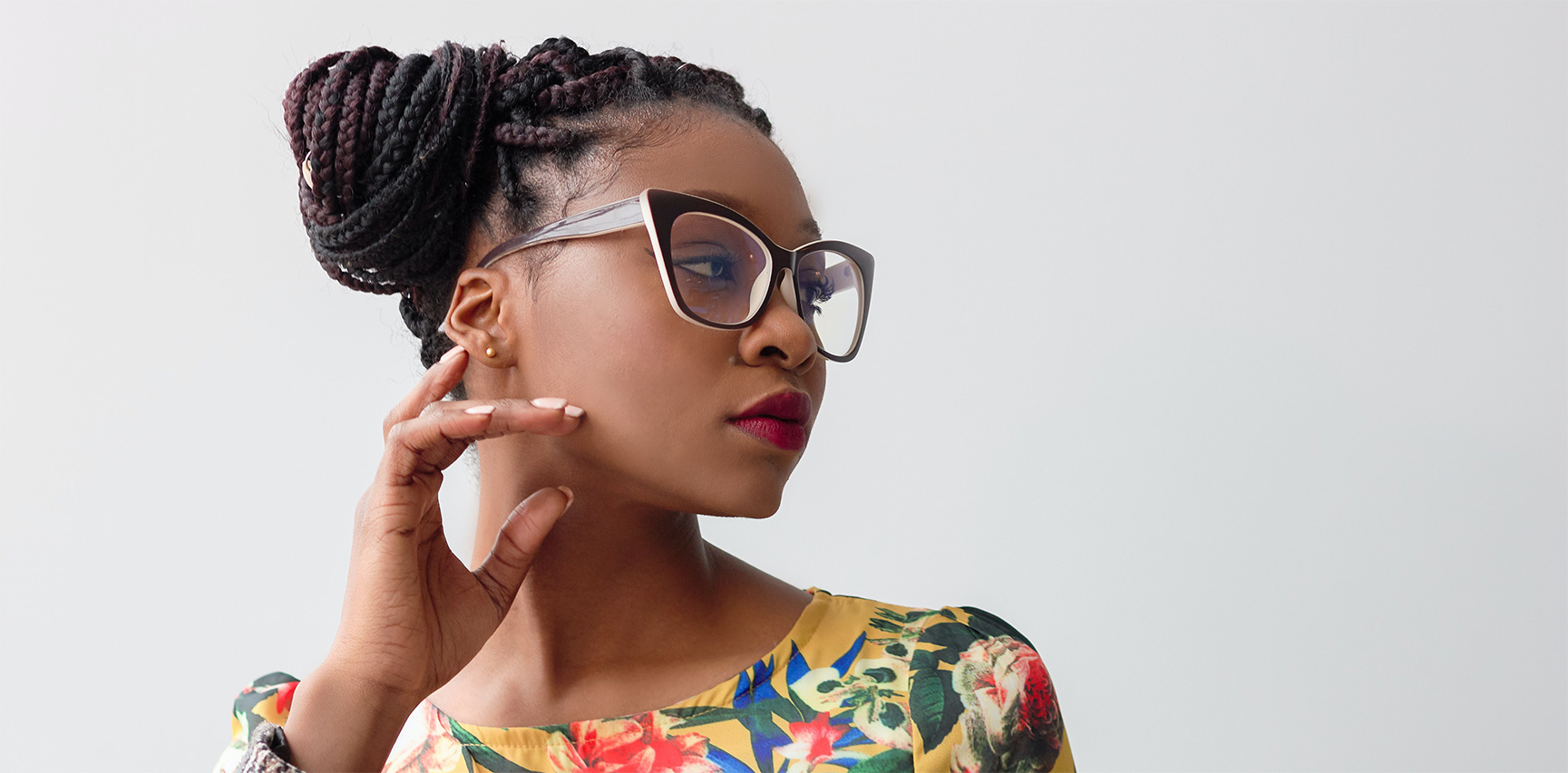 a natural hair african lady at a salon in Nairobi from na ha zo nahazo @ naturalhairzone.com