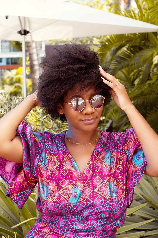 Girl with natural hair with split ends